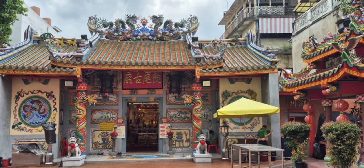 Chinese Temple Interior Bangkok – ภายในศาลเจ้าจีน กรุงเทพฯ